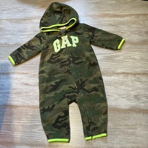 Baby gap, 3-6months, green camo, 100% polyester, babyboy
